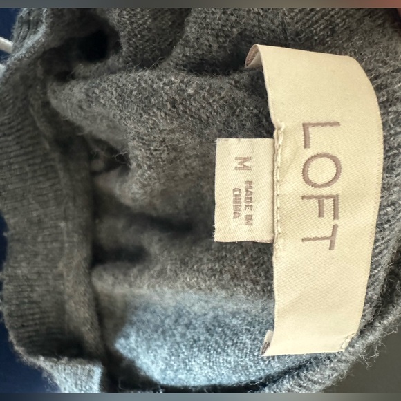 Loft Heather Gray Crewneck Sweater size Medium - Picture 3 of 3